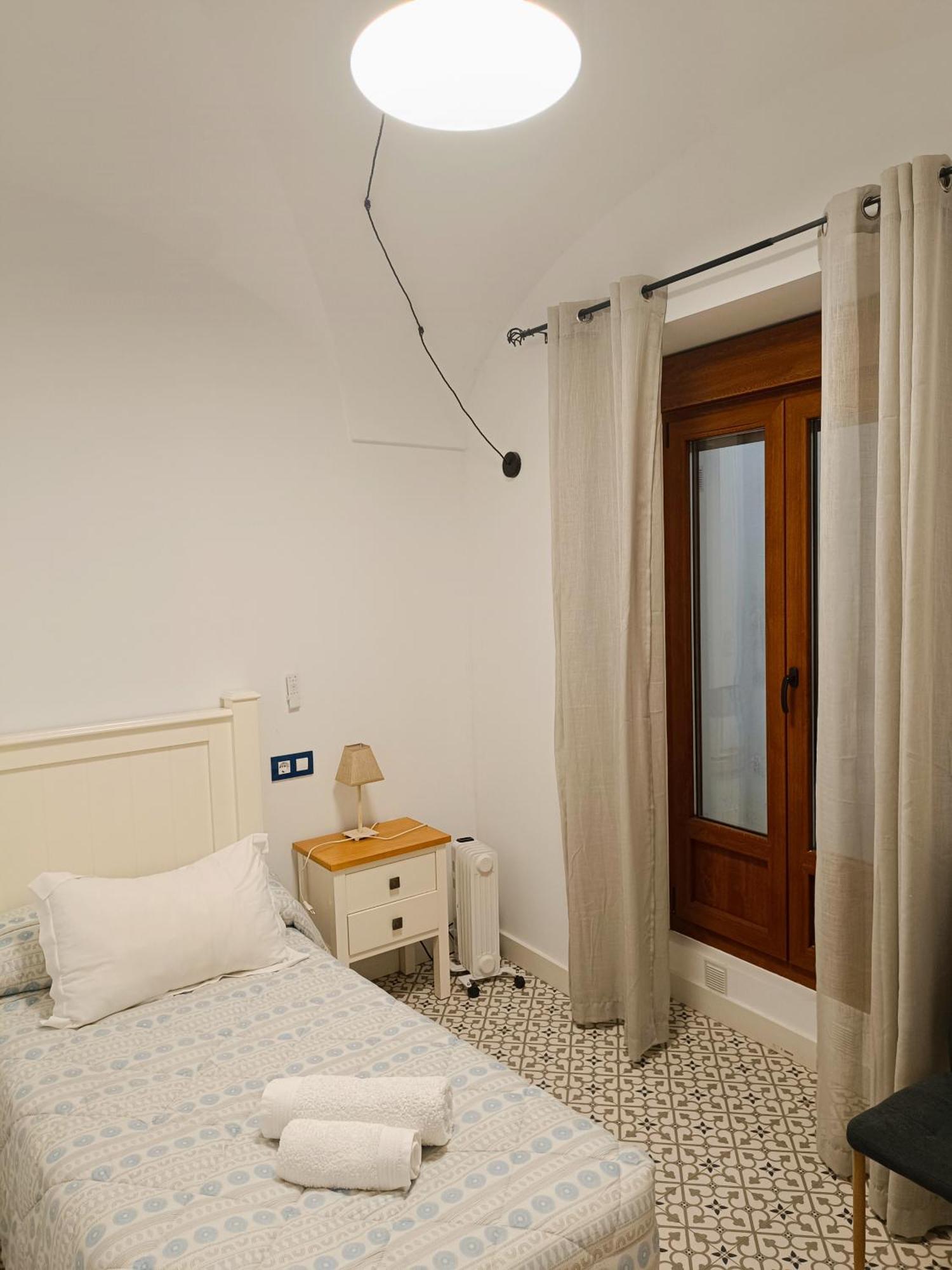 Al-Qazeres Suites Cáceres Exterior foto