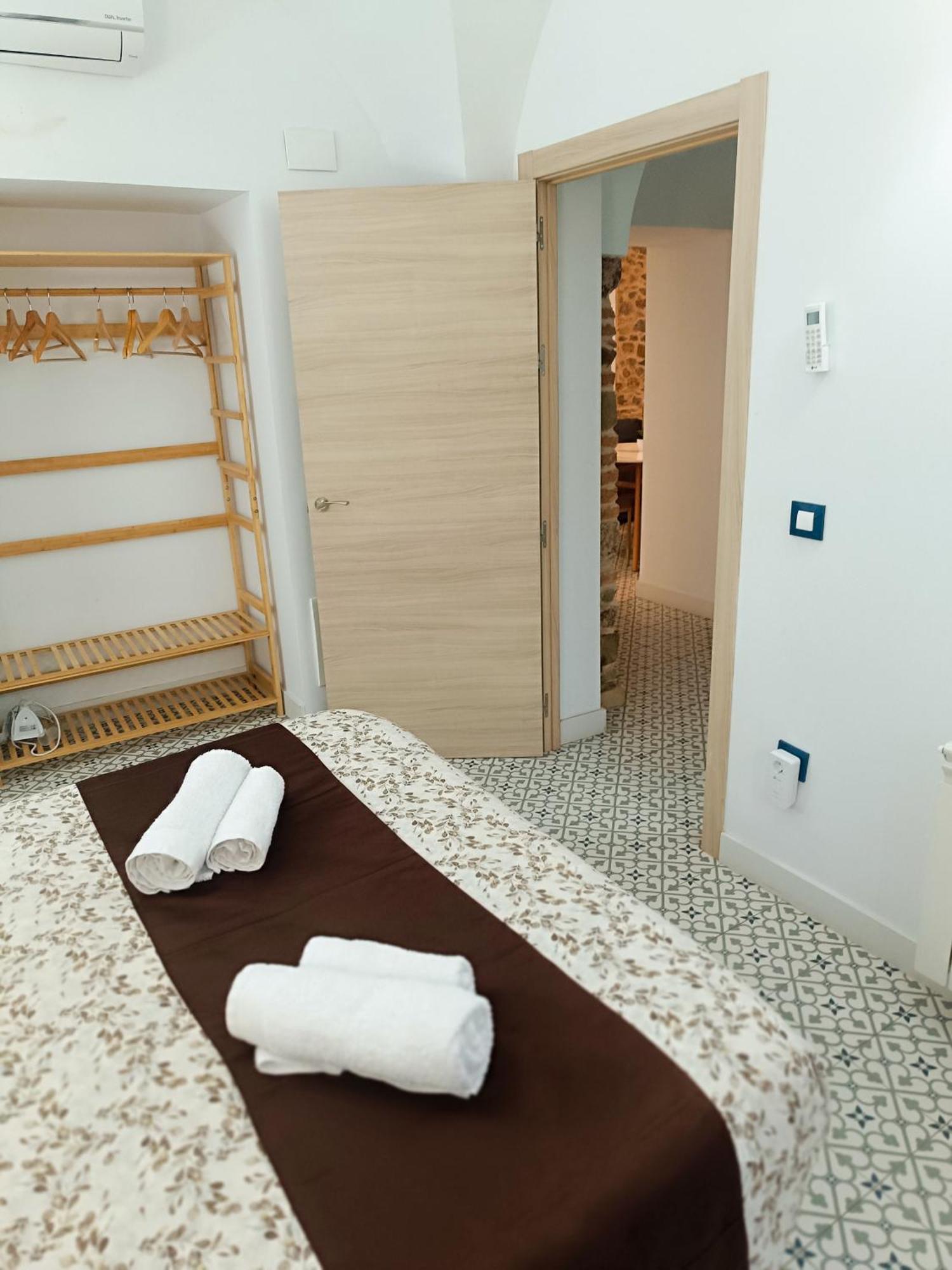 Al-Qazeres Suites Cáceres Exterior foto